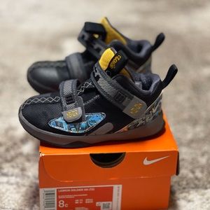 Nike LeBron Soldier XIII size Toddler 8c